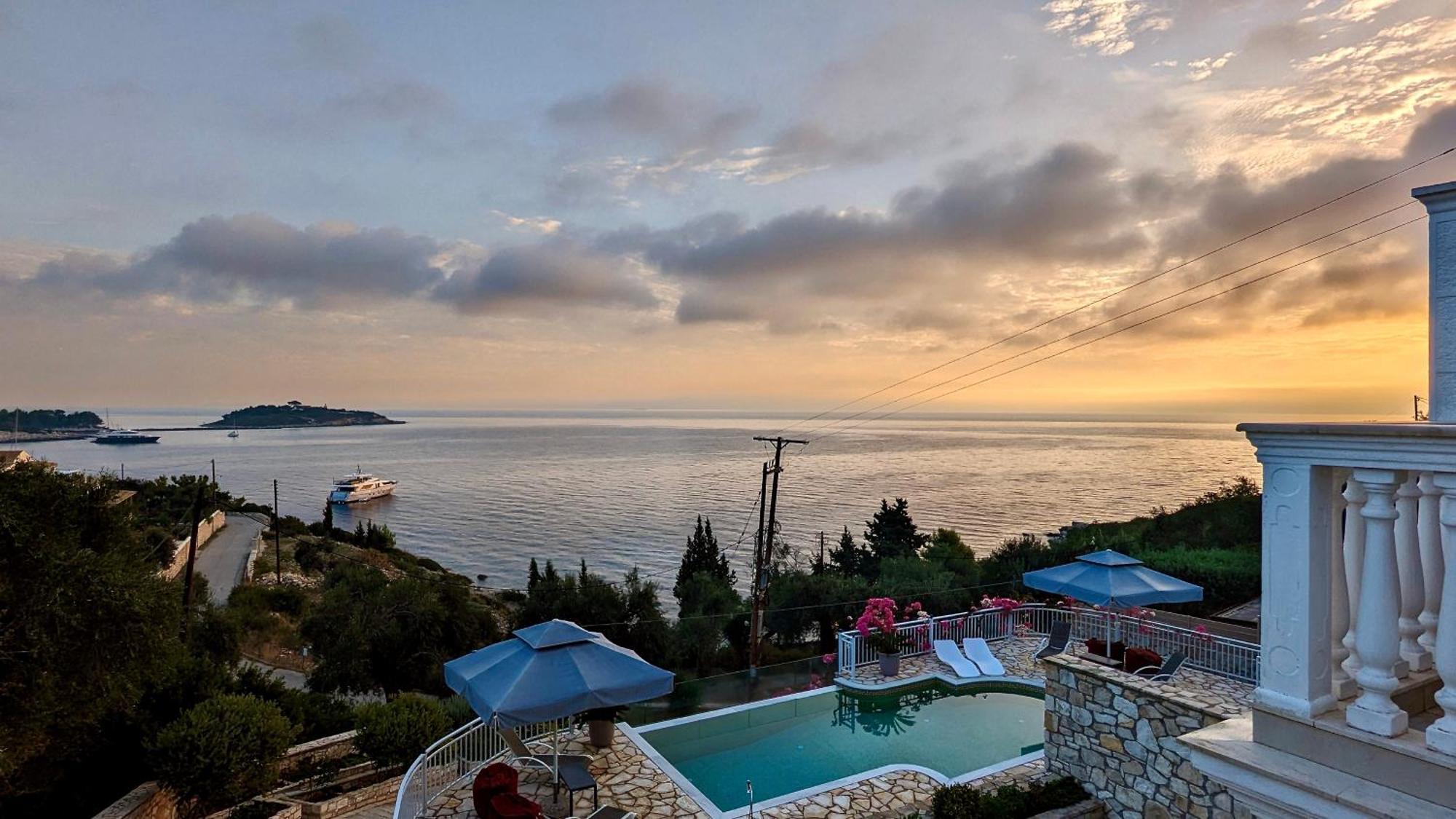 Villa Avgerini Paxos Гайос Экстерьер фото